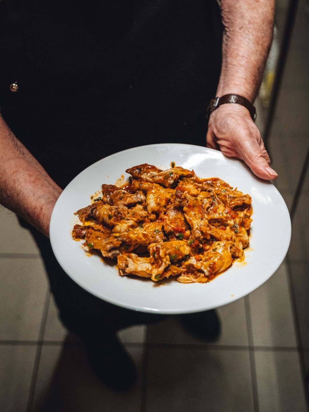Piedini d'agnello alla sassarese in umido, impiattati