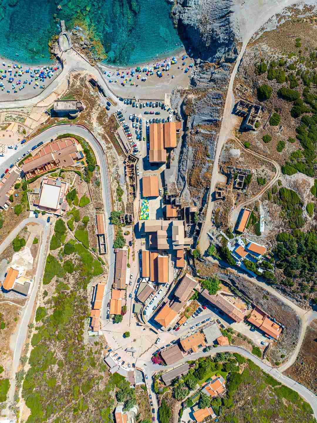Vista aerea del borgo minerario dell'Argentiera