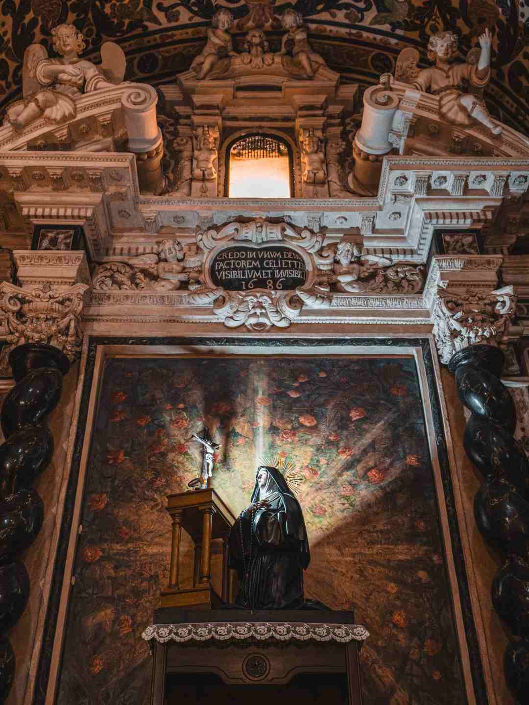 Arredi barocchi nella Chiesa della Madonna del Rosario a Sassari