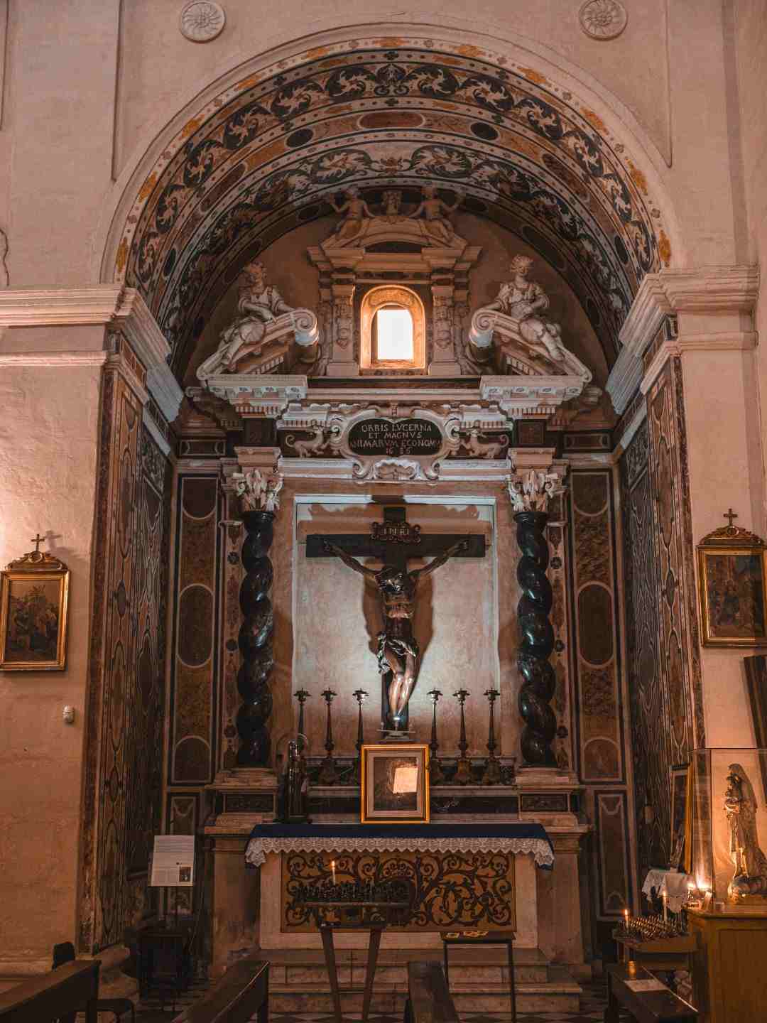 Interni della Chiesa della Madonna del Rosario a Sassari