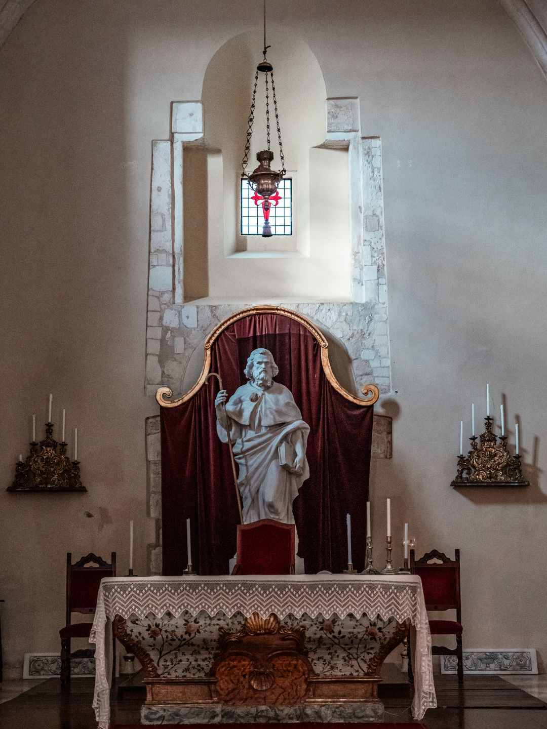 Statua di San Giacomo dentro l'omonima chiesa a Sassari