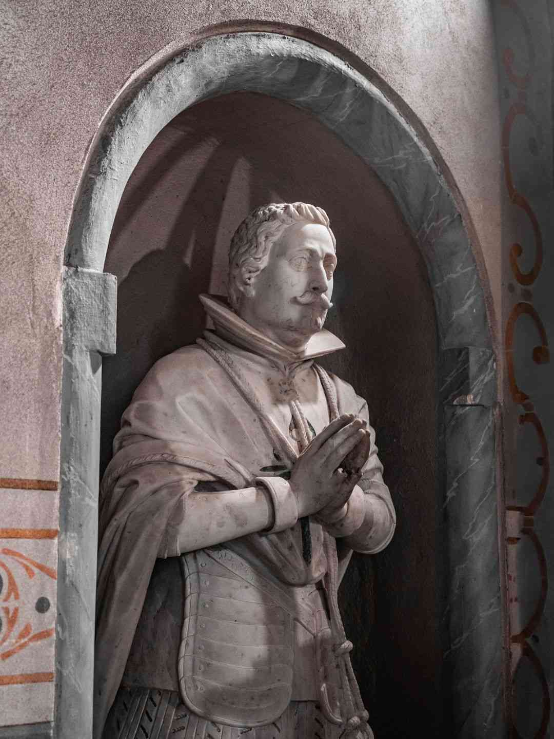 Monumento funebre a Jaime Manca dentro San Pietro in Silki a Sassari