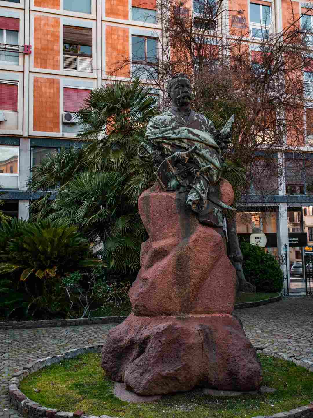 Statua in Piazza Castello a Sassari