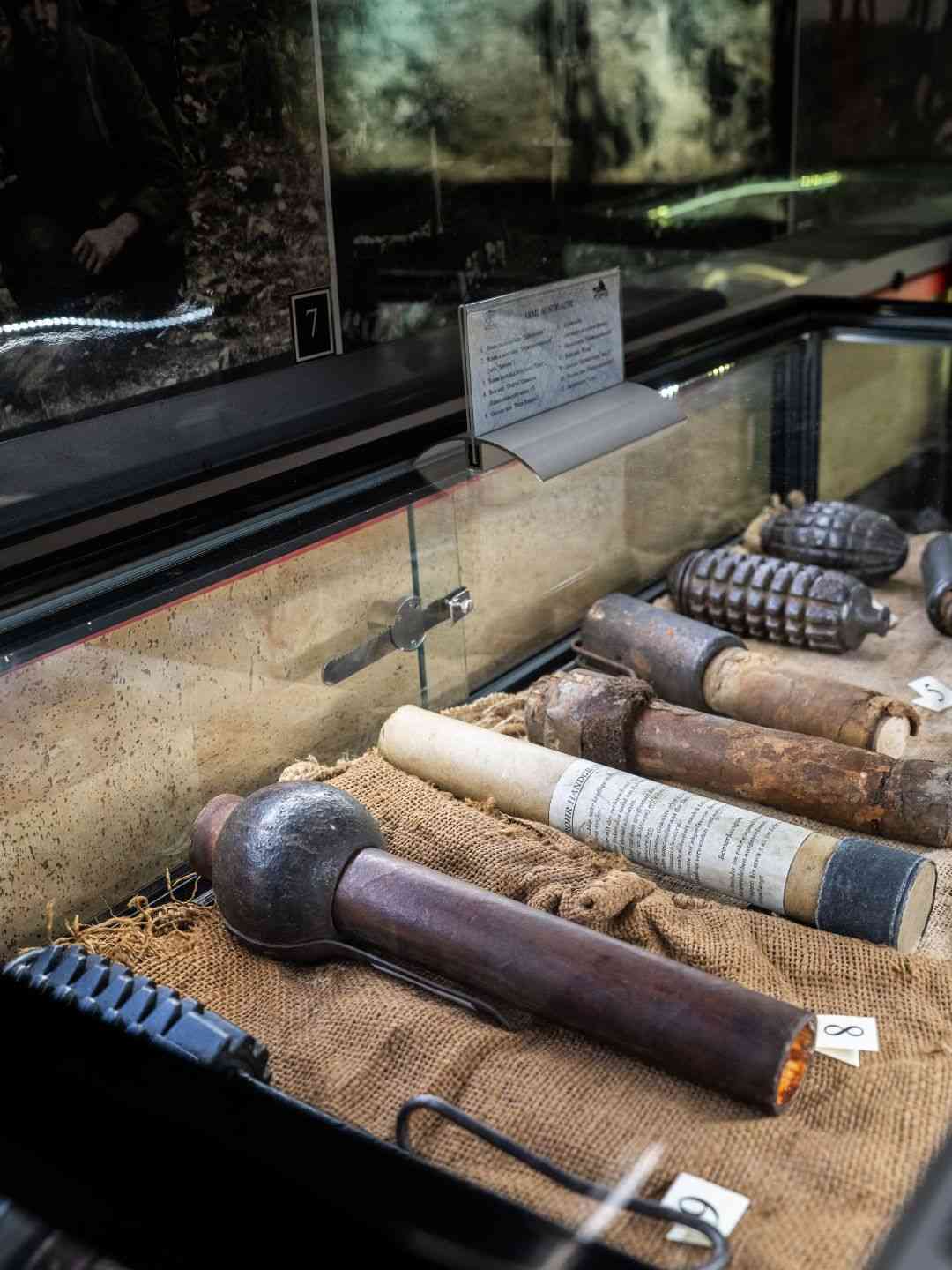 Armi nel museo della Brigata Sassari