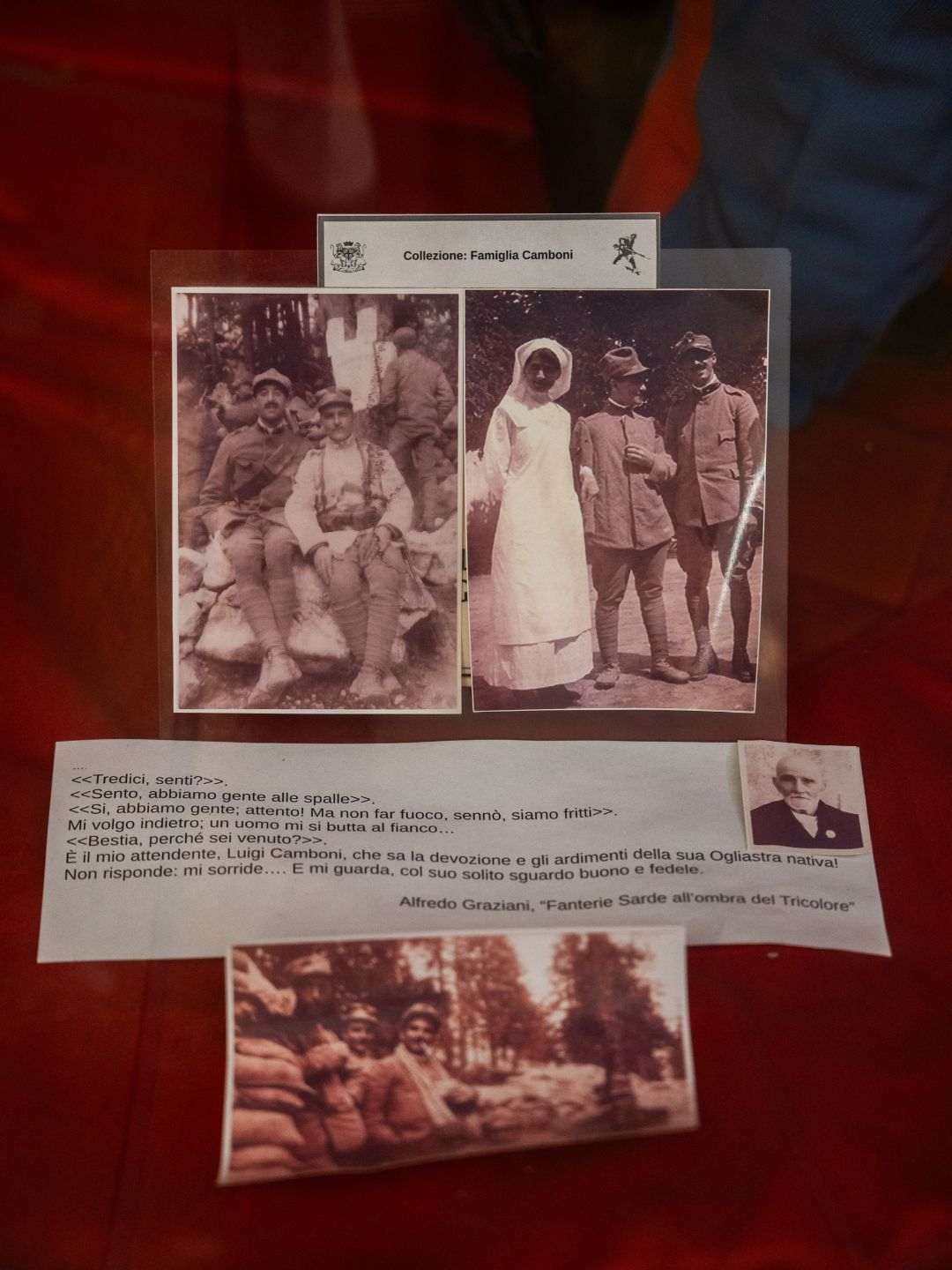 Fotografie dentro il museo della Brigata Sassari