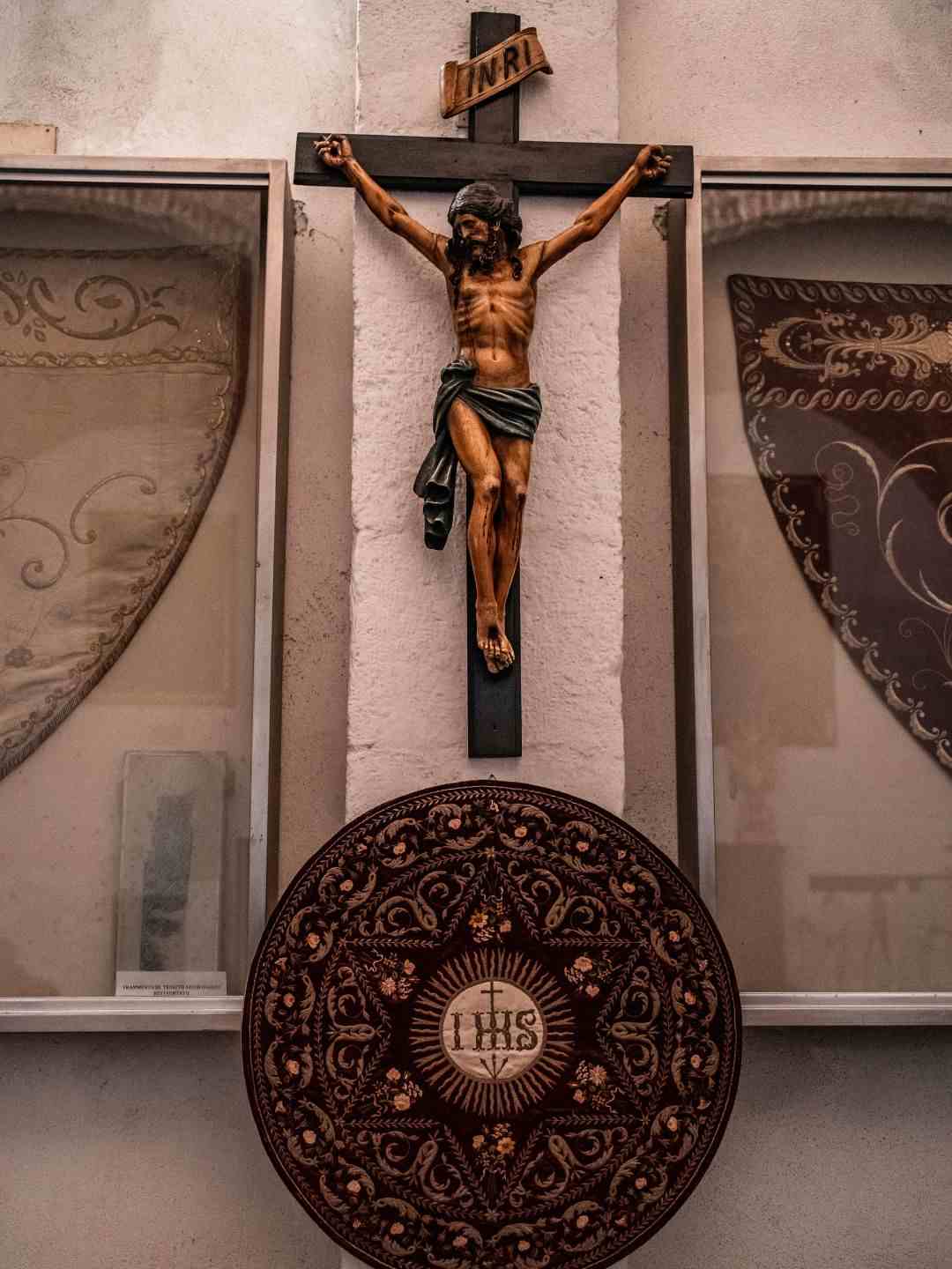 Crocifisso dentro il Museo Diocesano a Sassari
