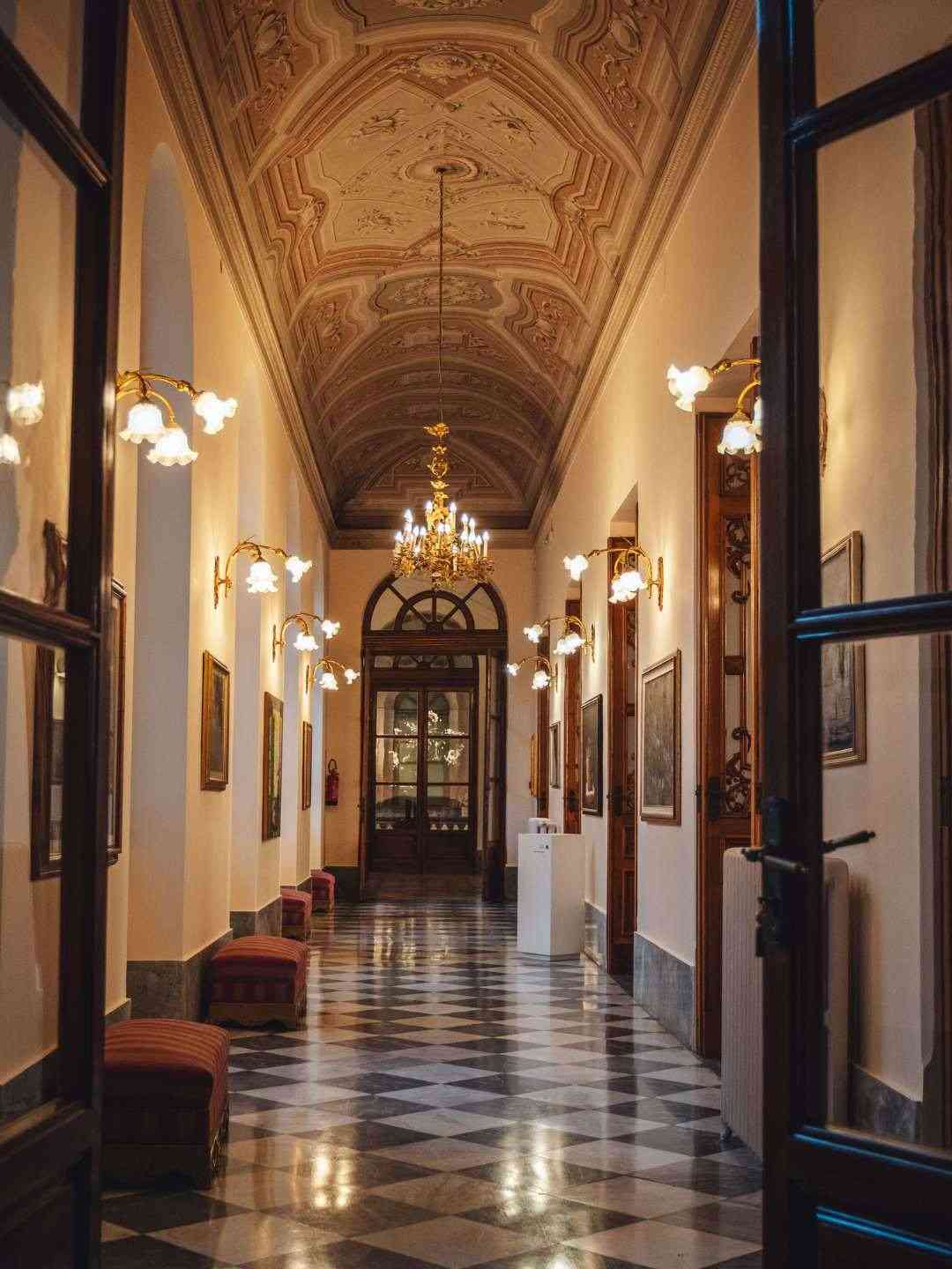 Corridoio dentro Palazzo della Provincia a Sassari
