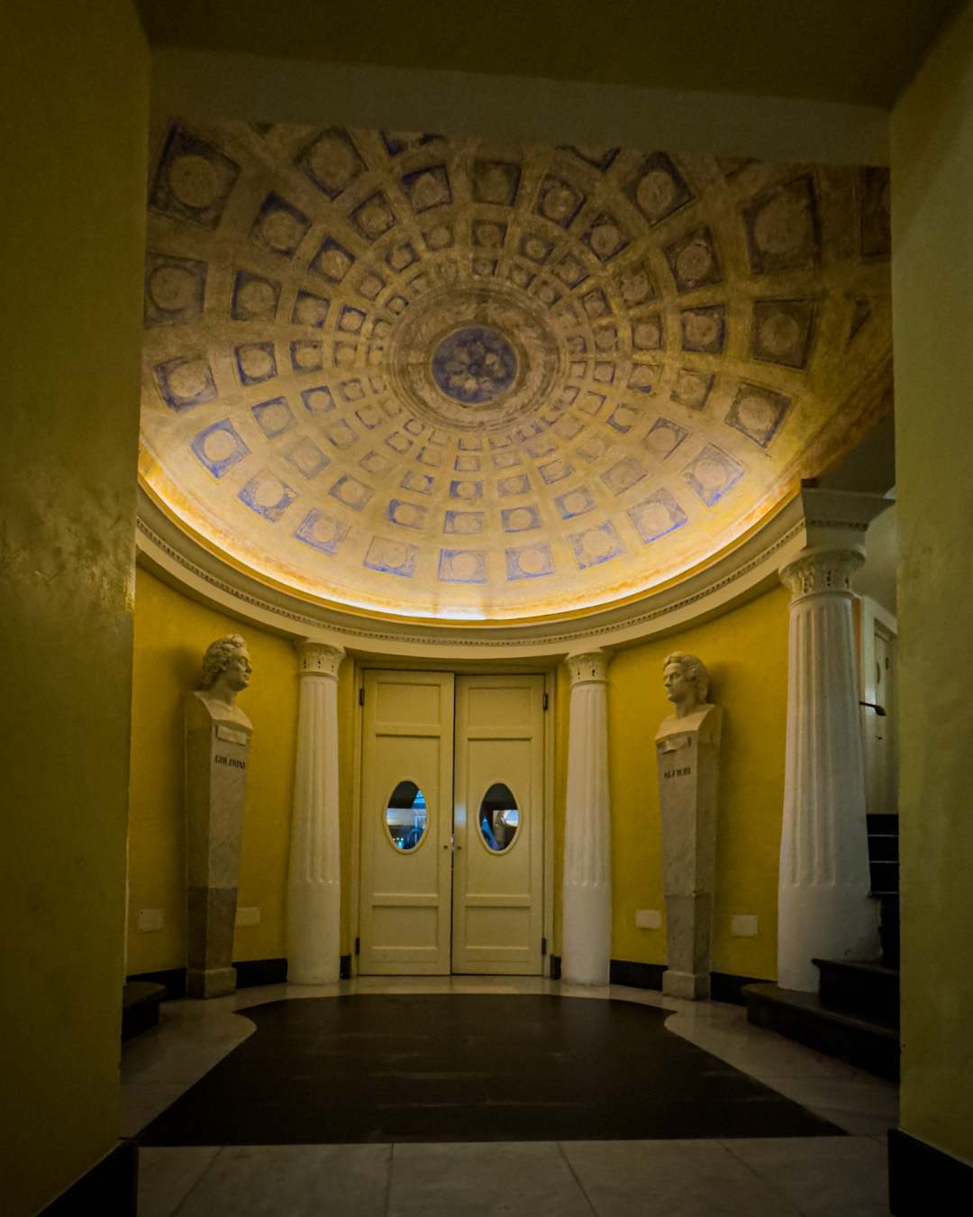 Ingresso del Teatro Civico di Sassari